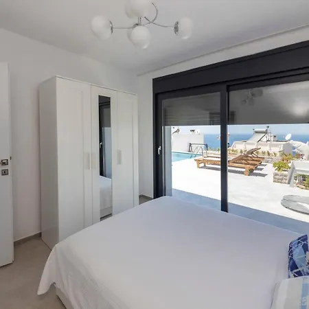 Astounding House With Sea View In Yalikavak Villa